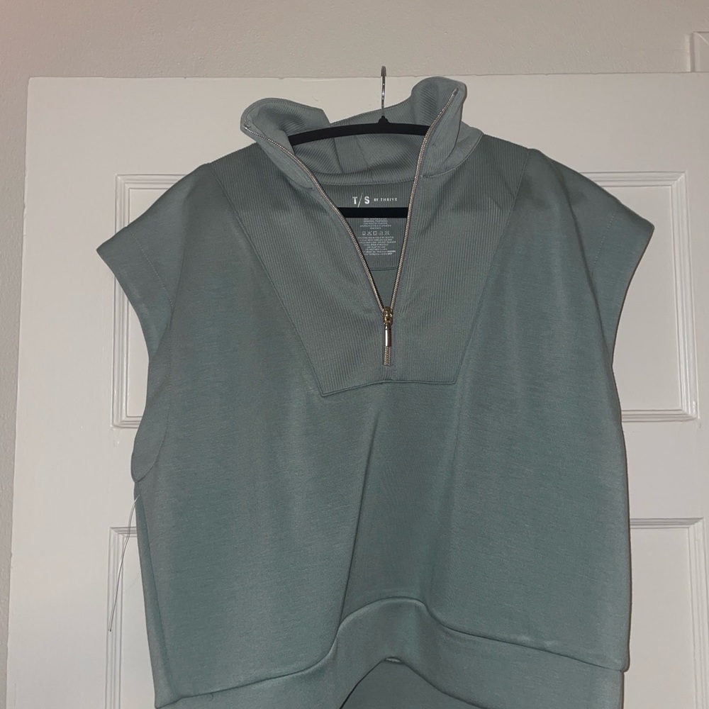 Light green Sleeveless top/pant set